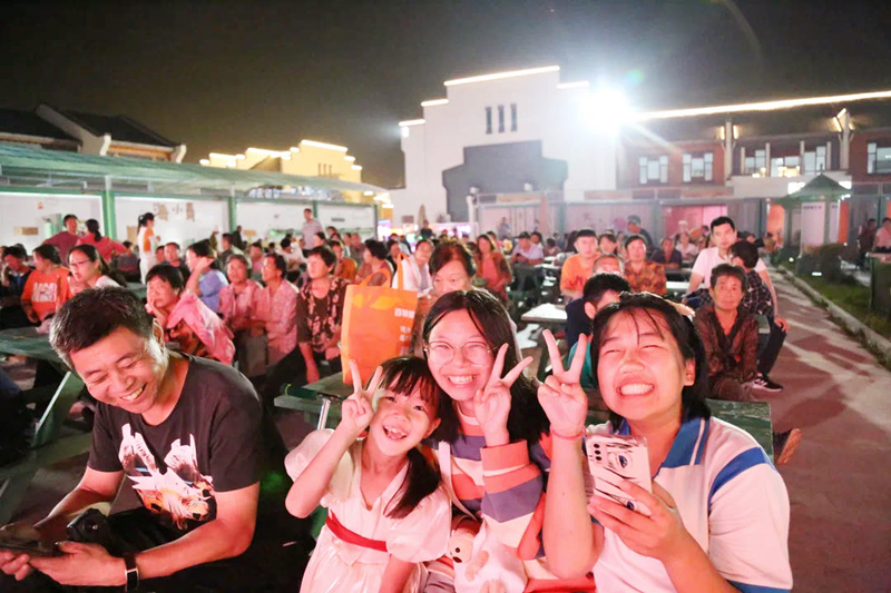 啤酒城、北茶商街“雙節(jié)”活動活躍節(jié)日經(jīng)濟(jì)(圖6)