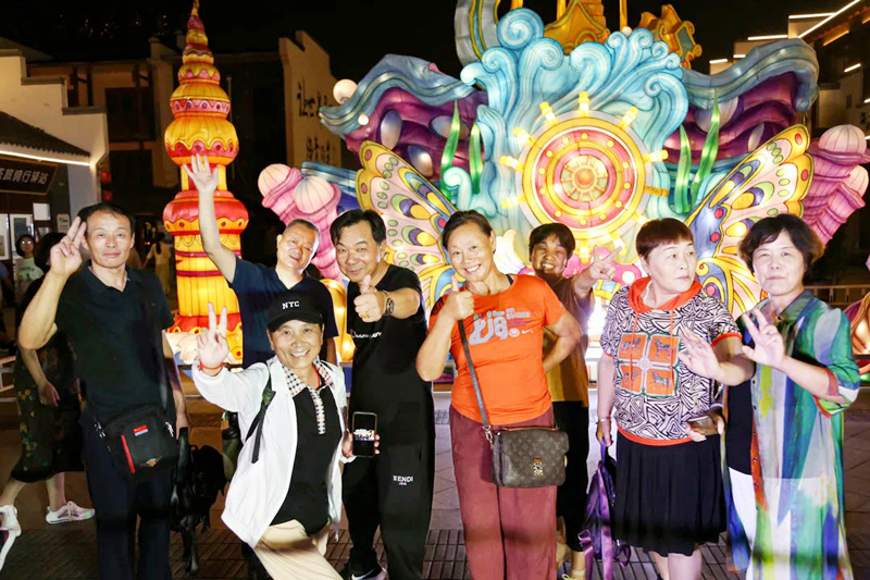 啤酒城、北茶商街“雙節(jié)”活動活躍節(jié)日經(jīng)濟(jì)(圖7)