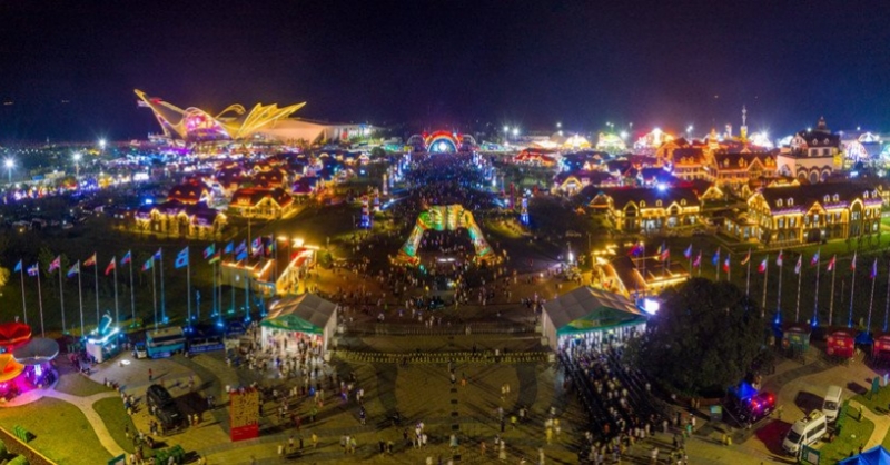 啤酒節(jié)開幕一周接待游客203.6萬人次，消費(fèi)啤酒859噸